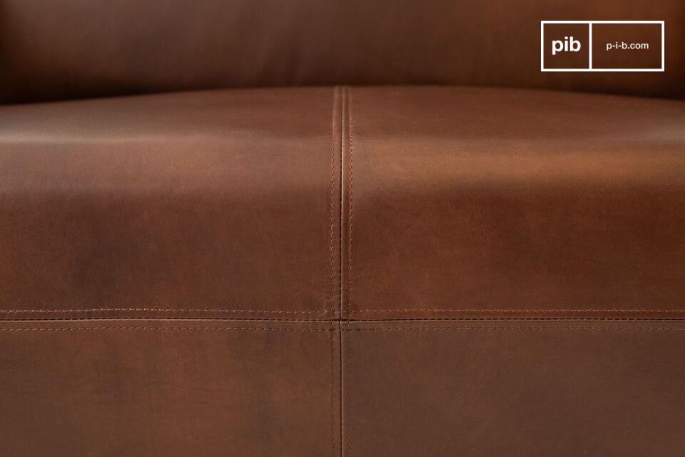 It has a superb finish, with a very supple buffed leather and perfect stitching