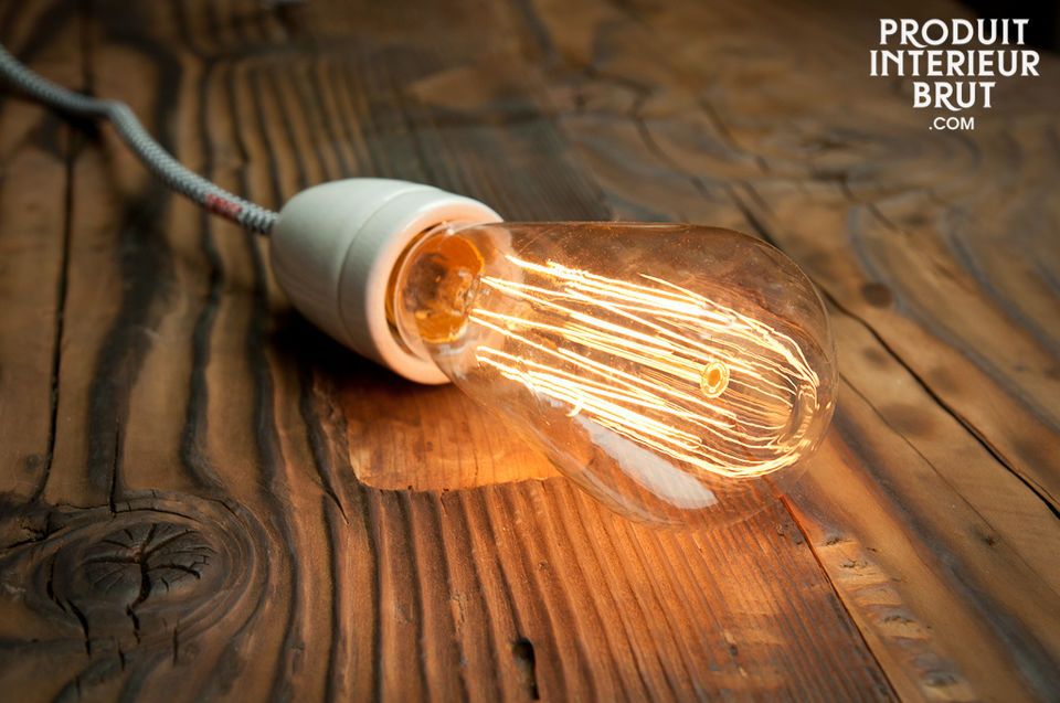 Retro lightbulb with a long filament