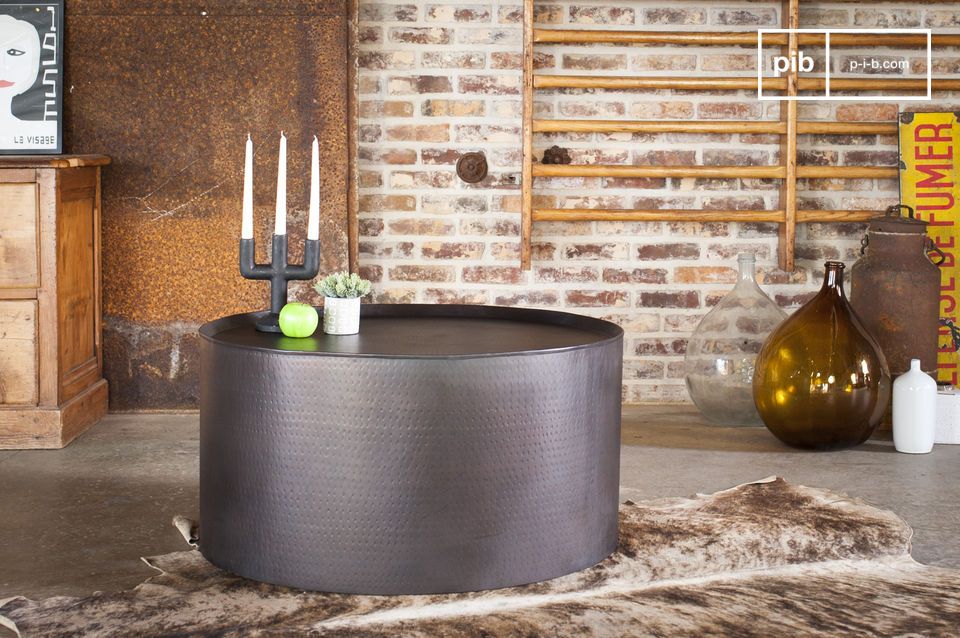 Cylinder table with a timeless aesthetic.