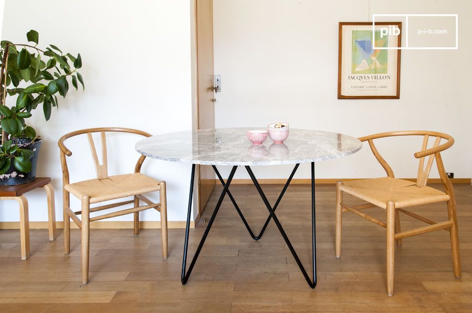 A round marble table, both charming and functional