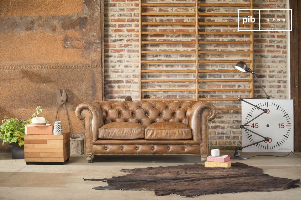 The resolutely industrial style of this sofa will give it the 