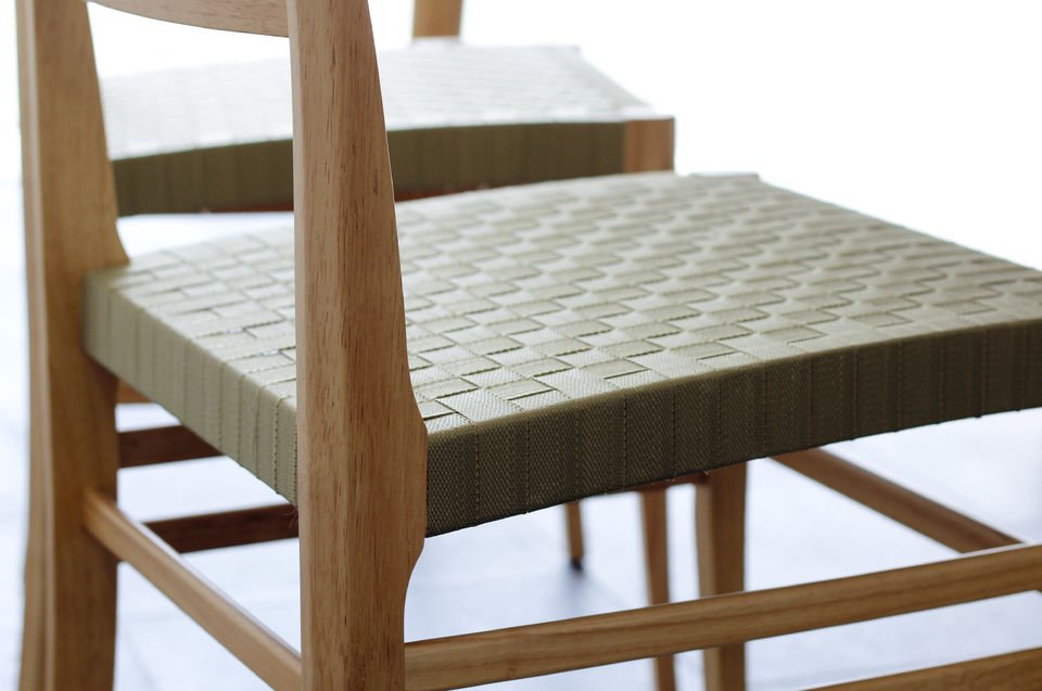 Light wood and  woven seat for a truel Nordic touch