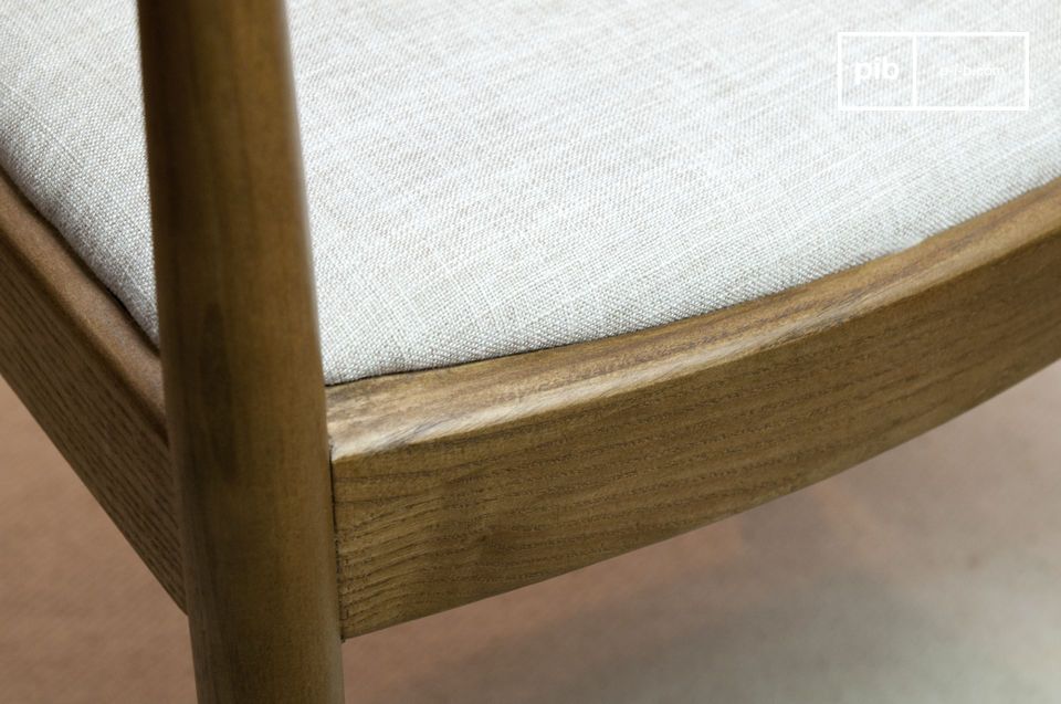 The curvature of the wood gives a particular appearance to the chair.