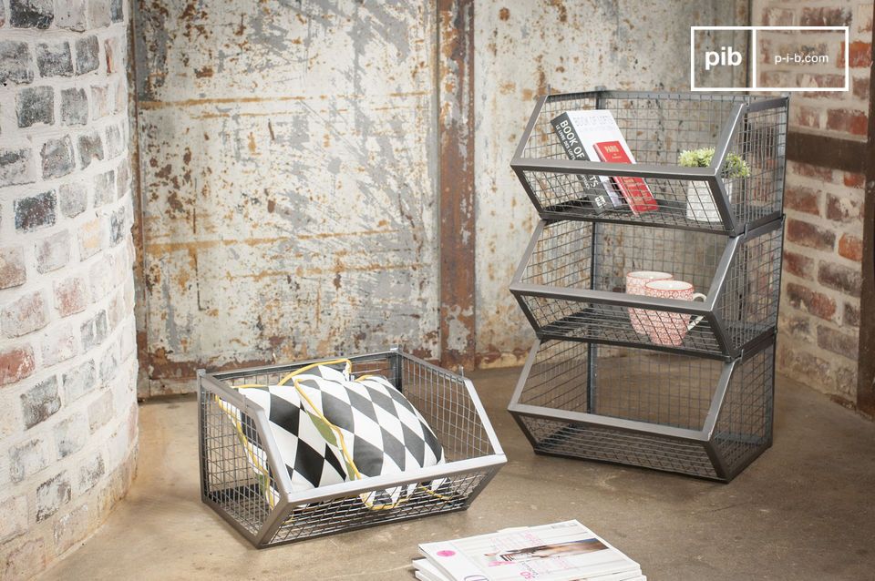 4 metal baskets with a resolutely vintage look.