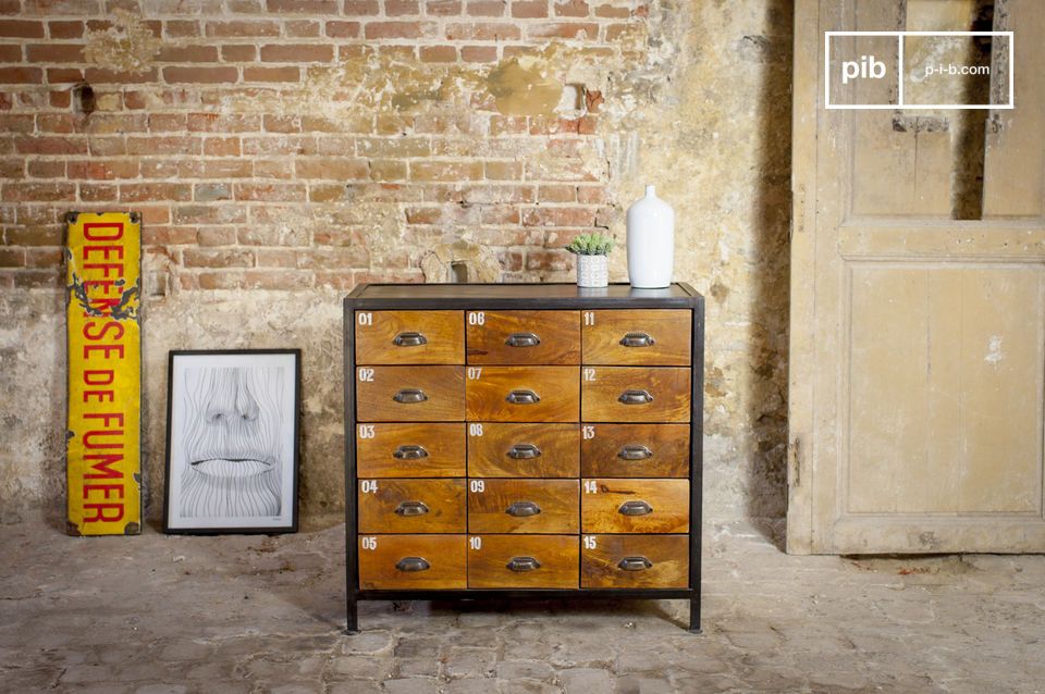 Pretty chest of drawers in wood and metal with an industrial spirit.