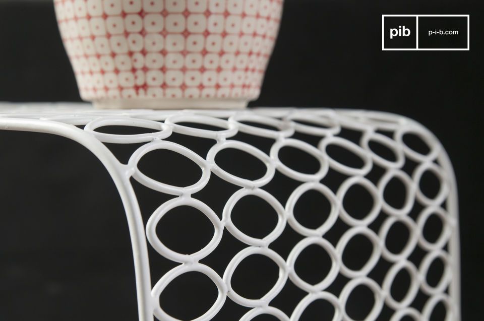 The structure forms a wire cloth with geometric patterns.