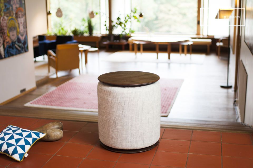 When the pouf is recessed, the cabinet is perfectly cylindrical.