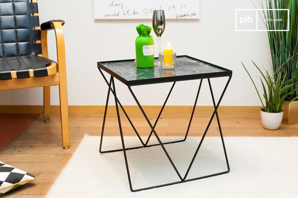 Square shaped coffee table, made of marble and metal.