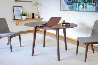 Small extensible table in walnut Cristina