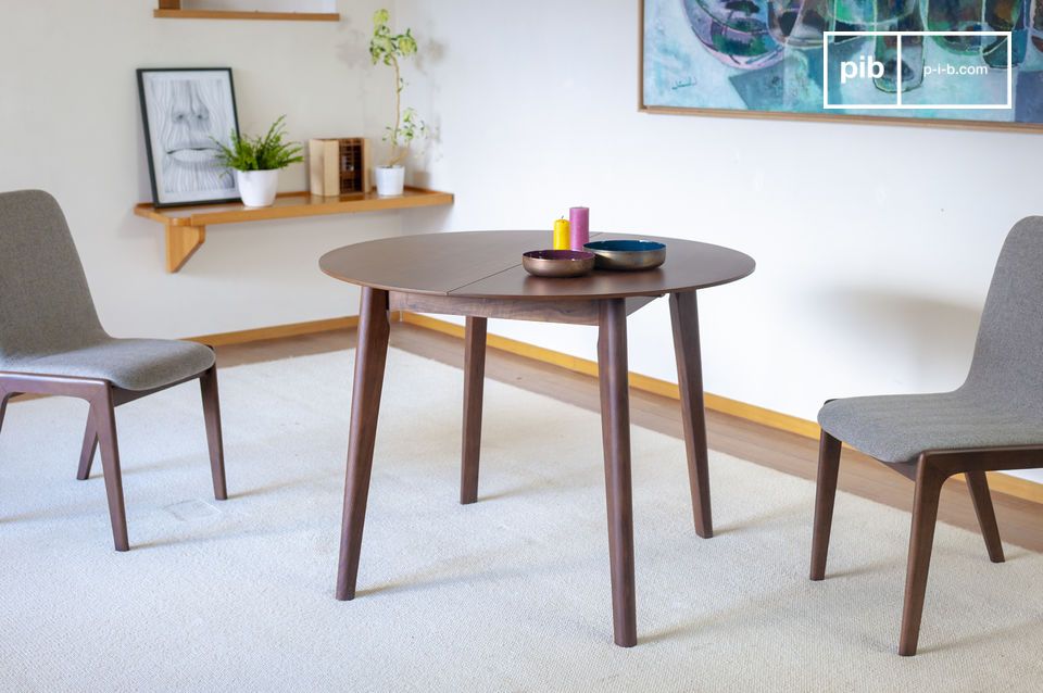 A table all in walnut, adjustable and elegant