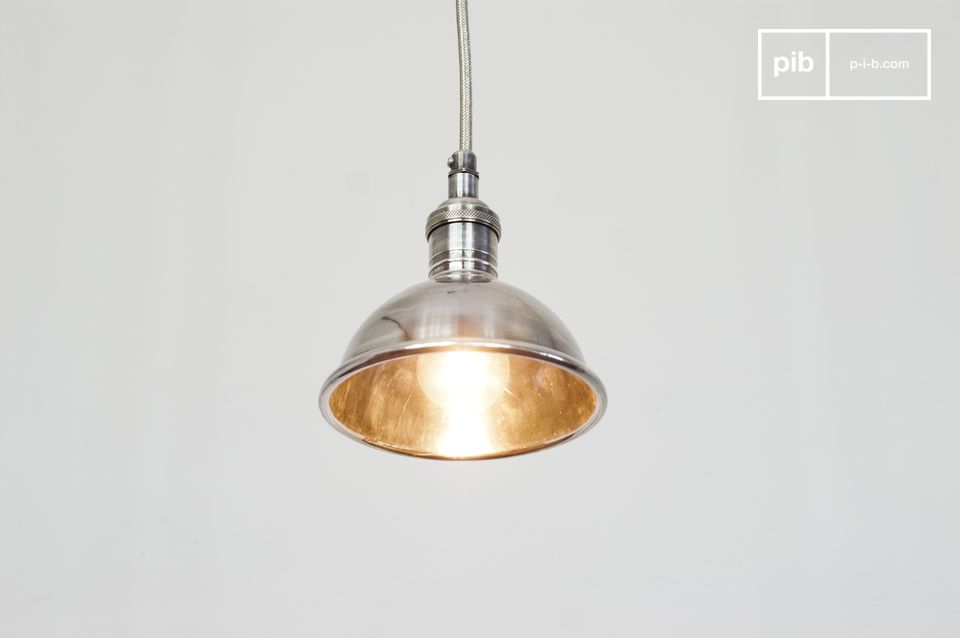 This pendant lamp has a pretty silver finish.