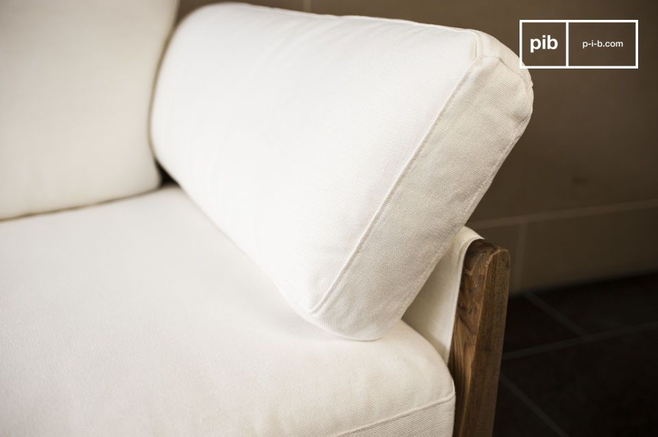 The white linen coating gives the sofa delicacy and elegance.