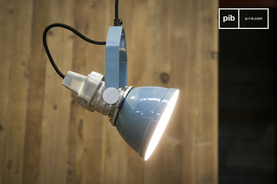 A luminaire with an industrial look 100% metal.