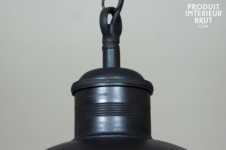 A pendant light that is noticed by its black matt color and its metallic chain