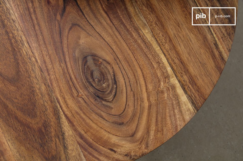 The table shows the beautiful traces of the wood.
