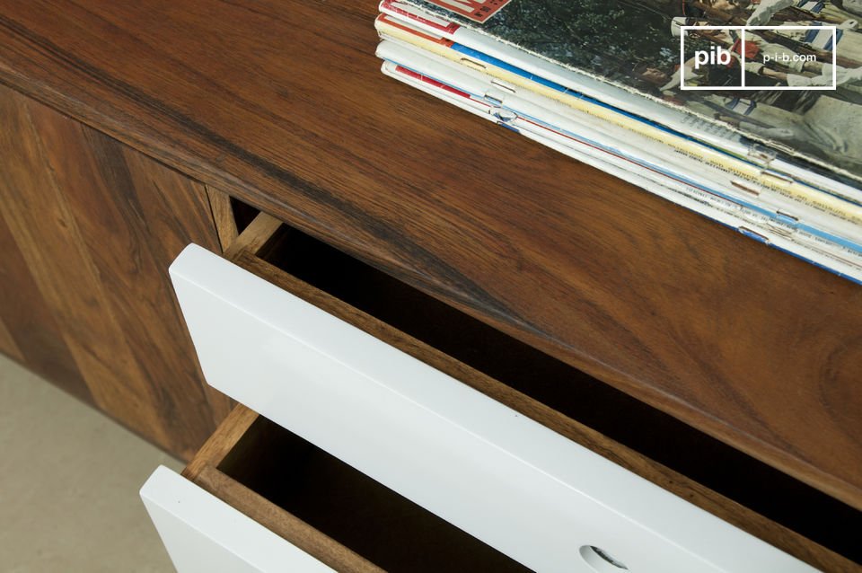 This scandinavian sideboard draws its inspiration from 1950s Scandinavian furniture
