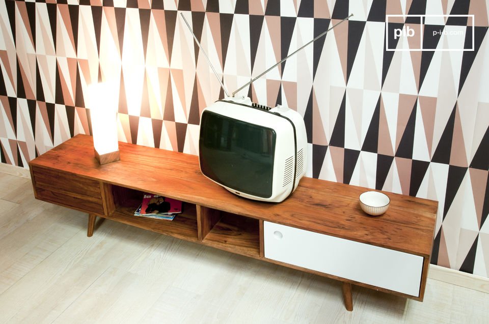 This TV or hi-fi table draws its inspiration from the Scandinavian sideboard of the 1950s