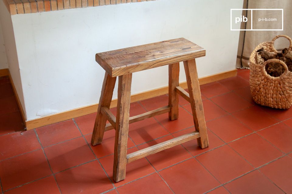 A versatile stool for the kitchen and living room