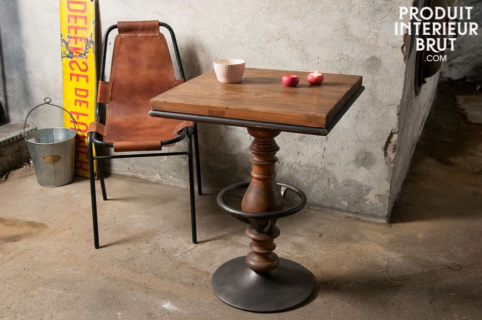 This table shows a successful combination of varnished old elmwood with metallic elements