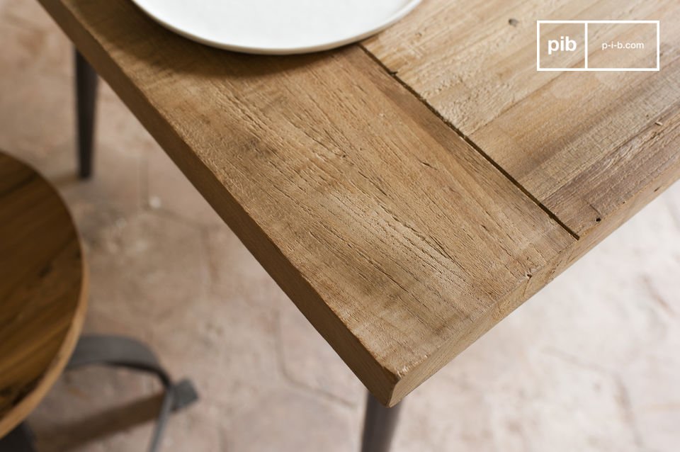 The table top of this cabinet is entirely made of recycled solid teak