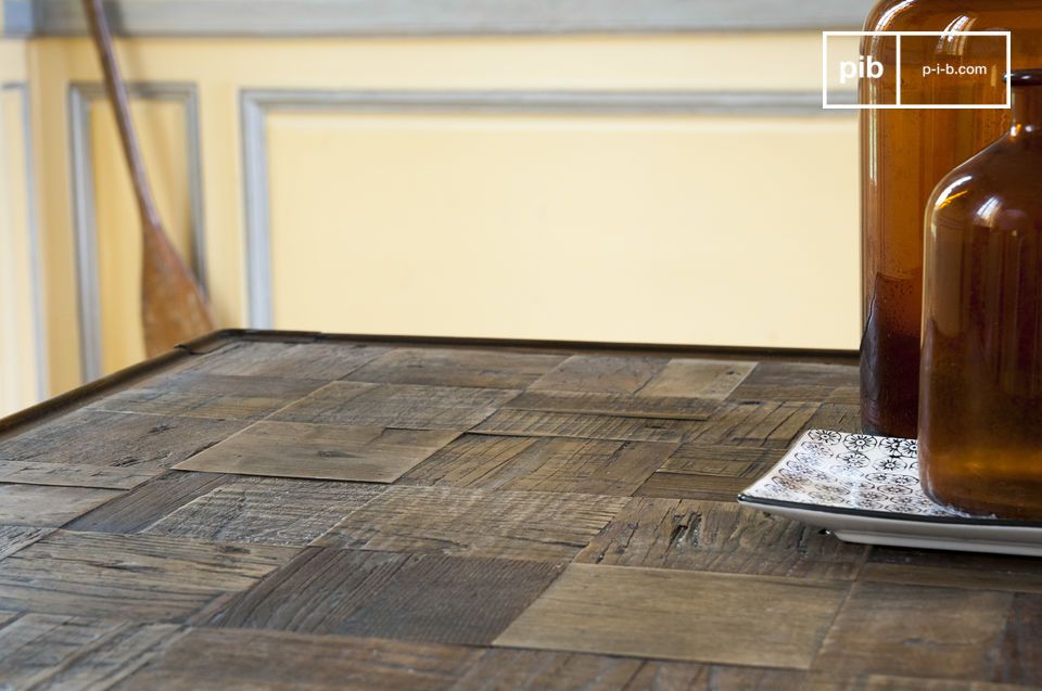 The wooden squares give a nice relief to the table.