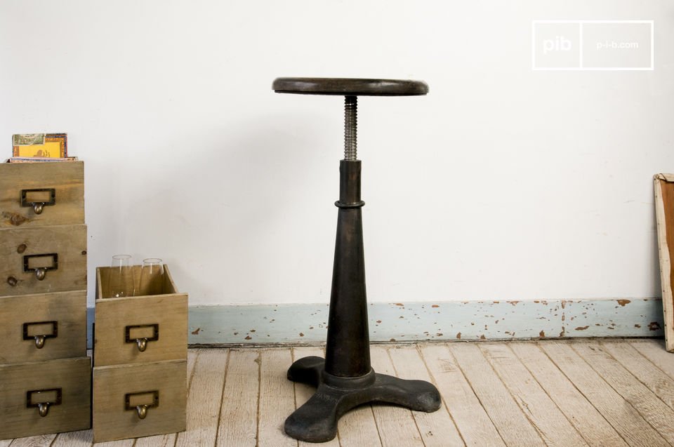 Typical industrial stool, with a design from the old workshops.