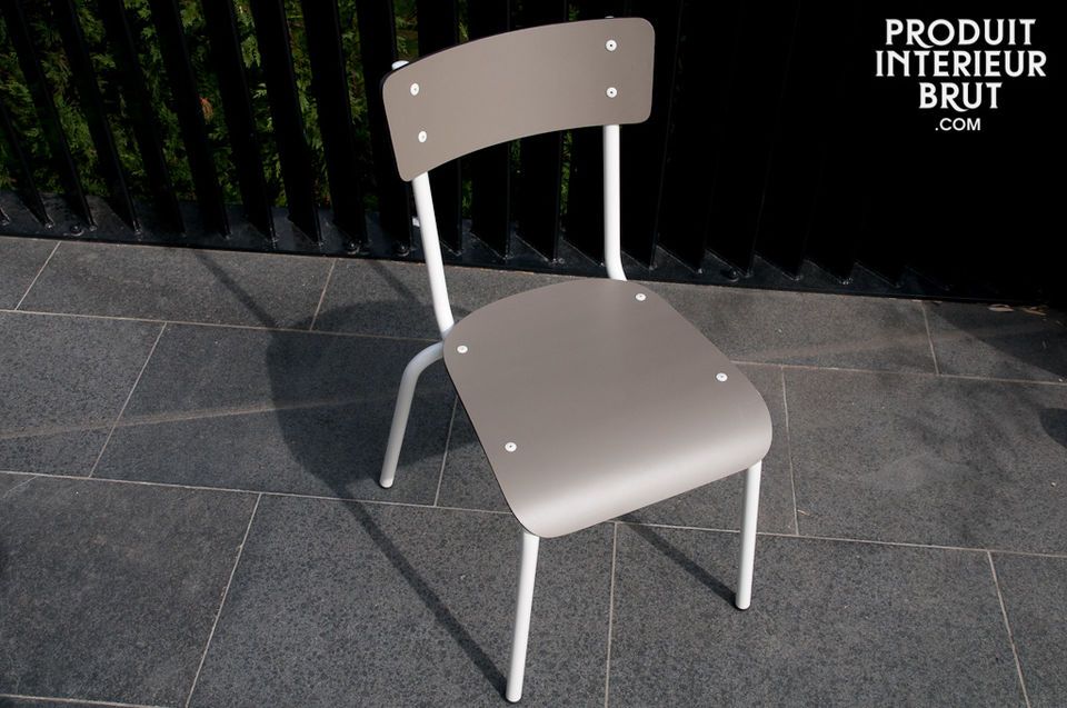 The Gambettes chair is inspired by the old Formica school furniture of the 1950s