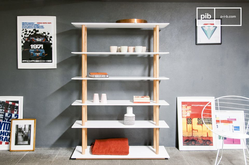 Superb and refined wooden bookcase.