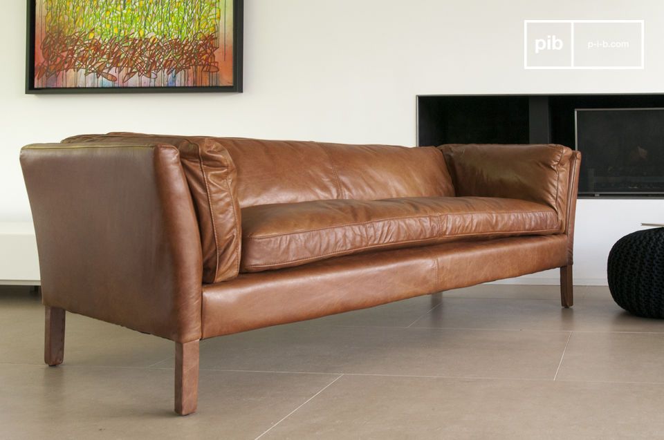 A balanced sofa with a Scandinavian look.