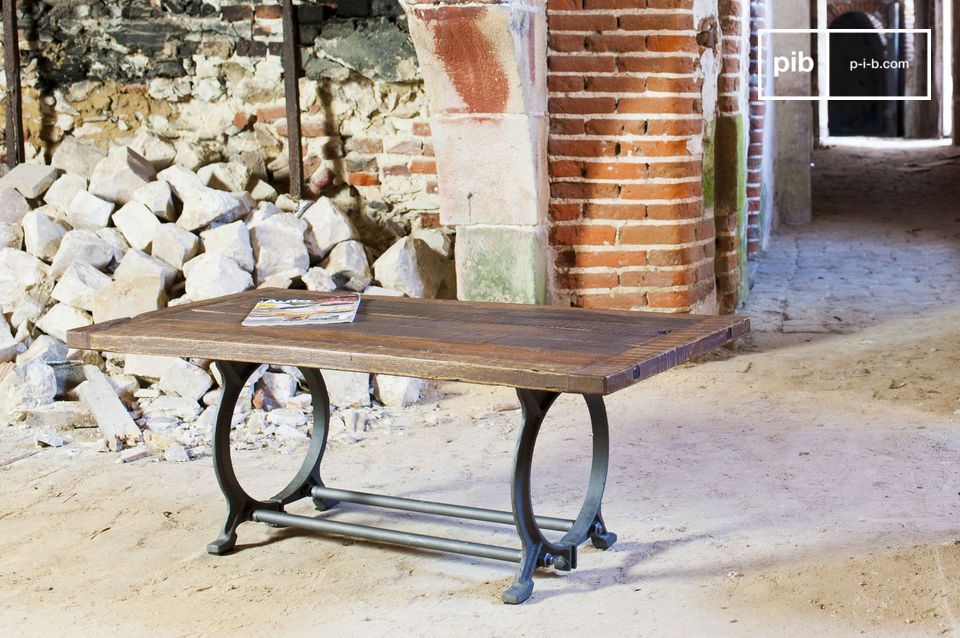 Sublime coffee table in dark wood and cast iron.