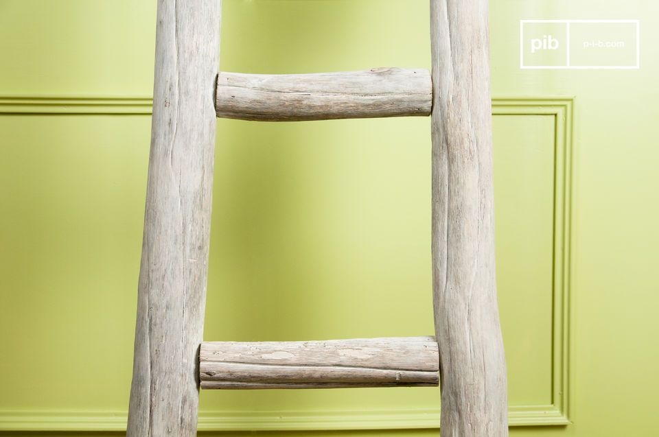 The use of raw wood that is just white stained enhances the naturalness of the product.