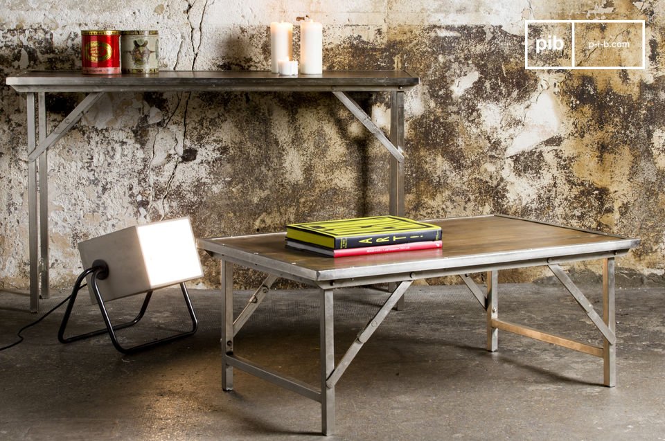 Beautiful coffee table with a resolutely industrial character.