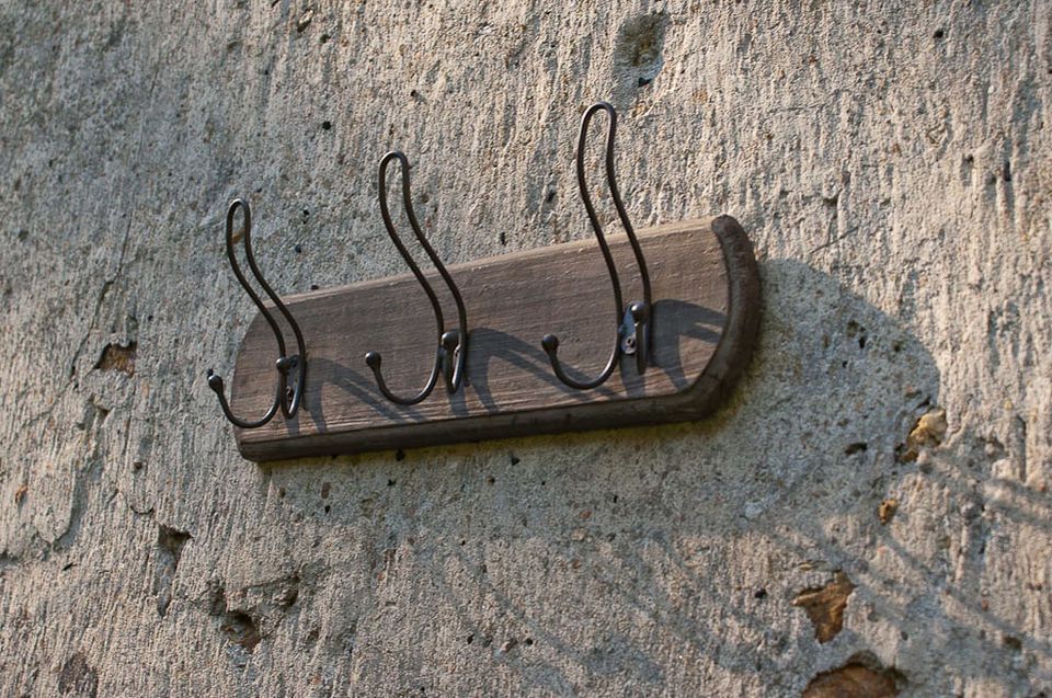 Triple three-hook coat rack