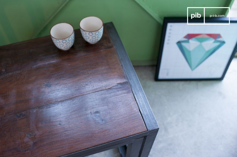 Superb solid varnished wooden top.