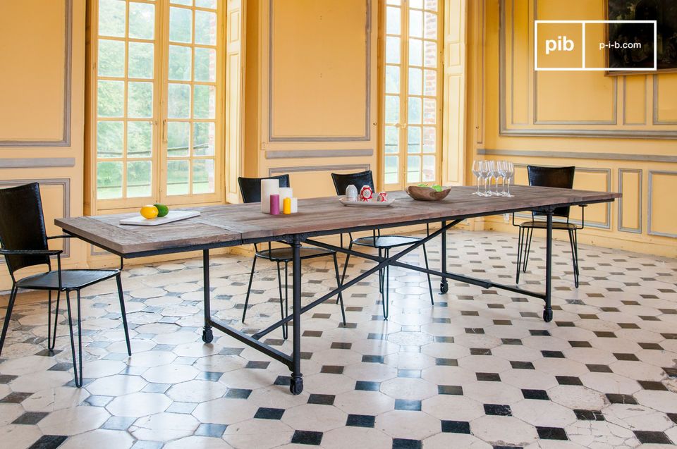 Large extendable Upholsterer's table Windsor