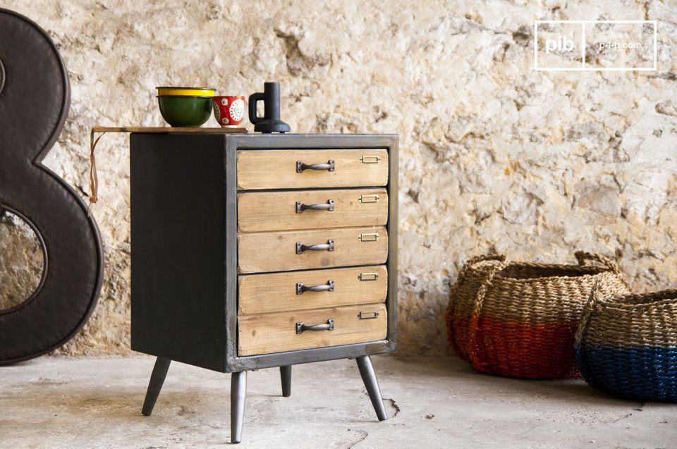 Nice little chest of drawers full of storage space.