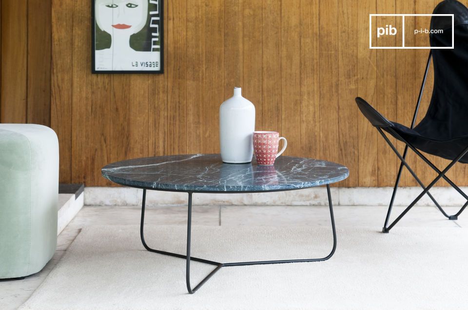 Beautiful round coffee table in green marble.