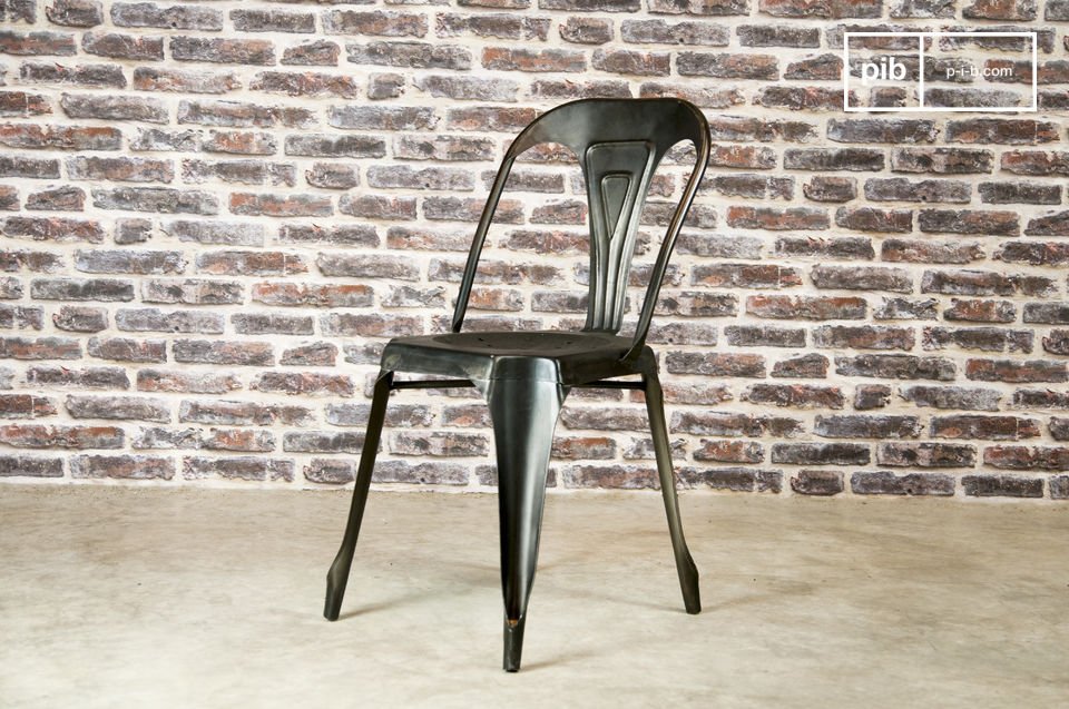 Robust and lightweight metal chair.