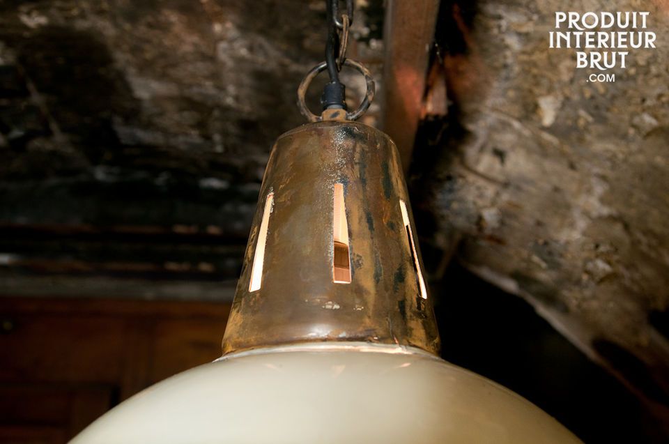 The old workshop feel of this pendant light gives undeniable industrial cachet to its interior