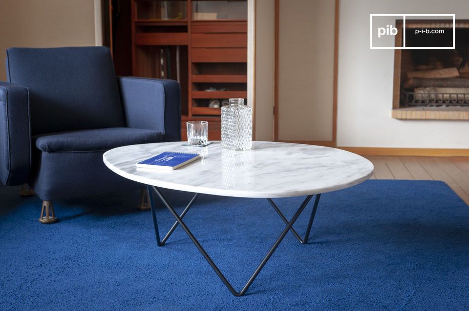 At first glance on this white marble Trivisan coffee table