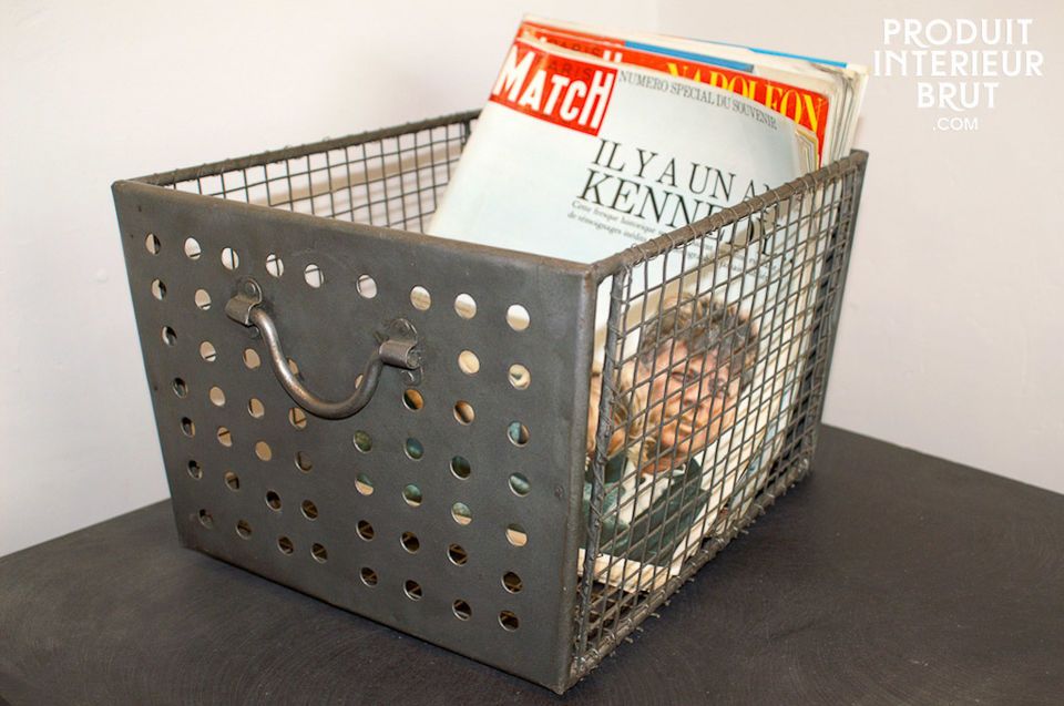 Wire mesh basket