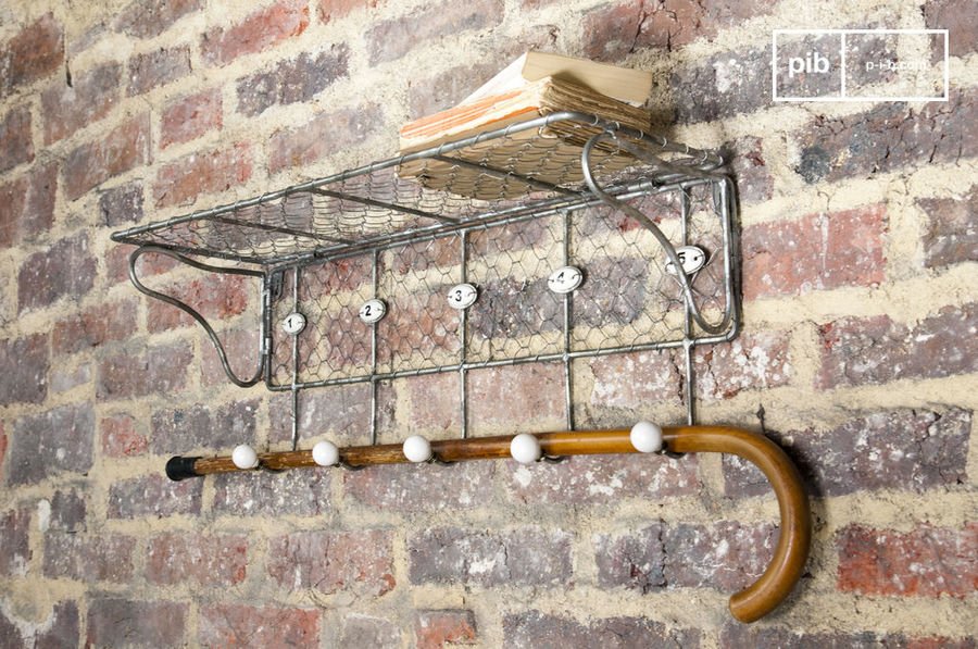 Wire mesh shelf with numbered hooks