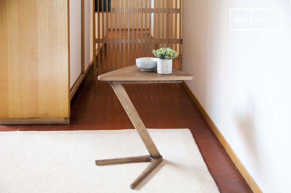 The side table is deliciously geometric.