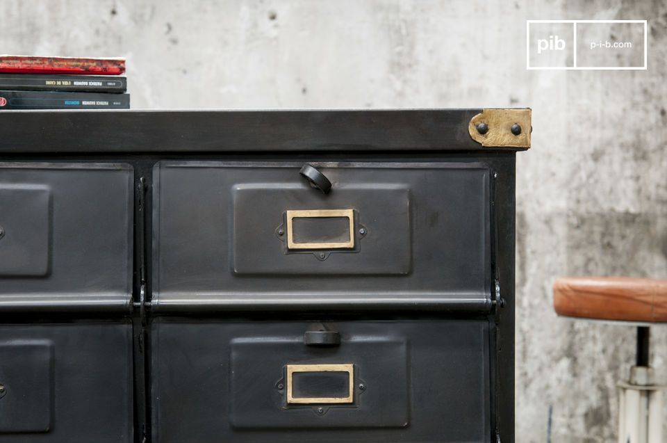 The counter offers a nice contrast between black and gold.