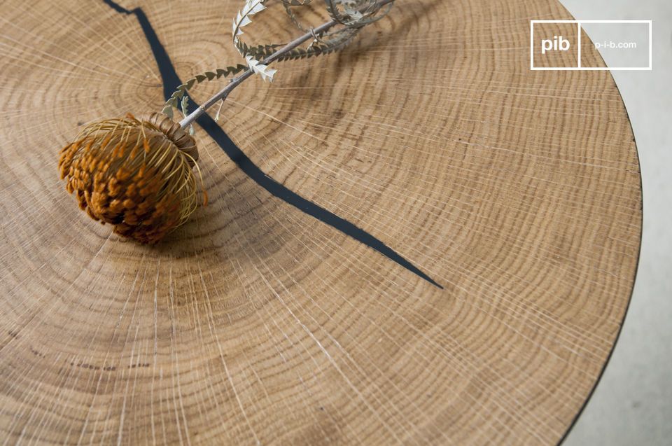 The pretty tray covered with a varnish leaves the experience of wood visible.