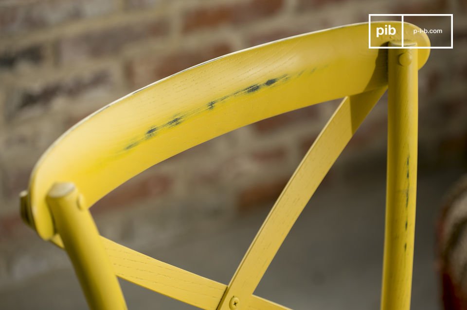 The yellow is patinated which contributes to the retro charm of the product.