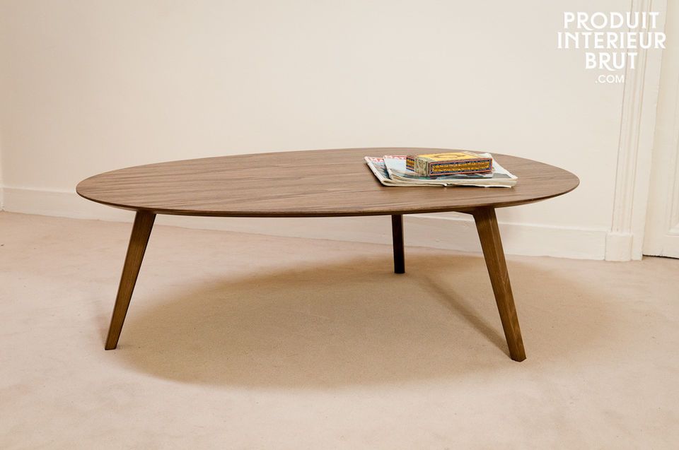 Elegance and vintage style for a table with a walnut finish